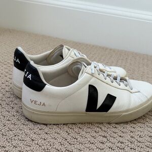 Veja Men's Cream and Black Sneakers